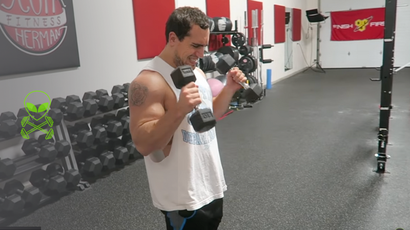Get Bigger Biceps with This 5-Minute Dumbbell Bicep Workout